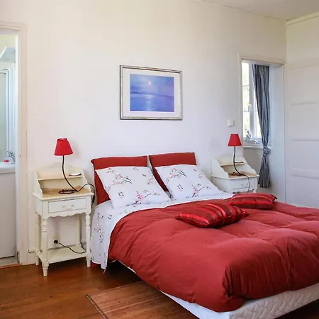 Awesome In With House Sea View Ferienhaus Crasville (Manche)